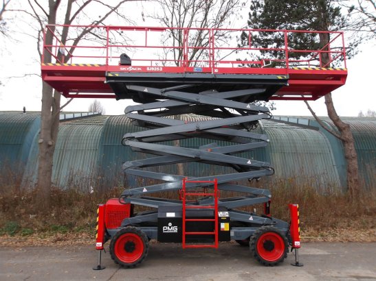 SkyJack SJ9253RT Rough Terrain Scissor Lift 18.15m Diesel 2020 Skyjack SJ9253RT 2020 2 Rough Terrain Forklift image 12