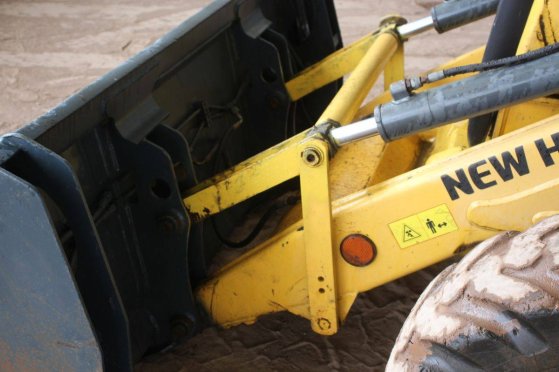 New Holland B90B-SS Diesel Backhoe Loader 2017 B90B-SS 2017 2 image 12