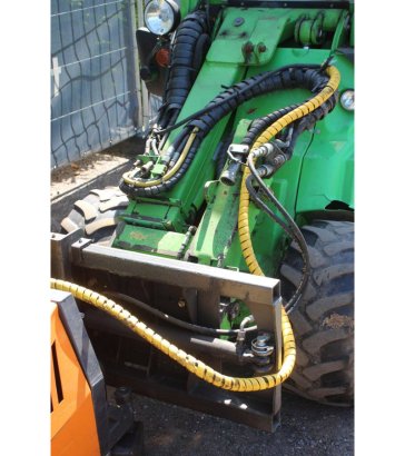 Avant M635 Diesel Articulated Loader 2010 with Attachment M635 2010 2 Wheel Loaders image 12