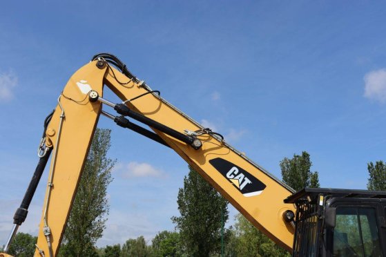 Crawler excavator Caterpillar M318D Diesel 129kW 2010 M318D 2010 2 Wheeled Excavators image 12