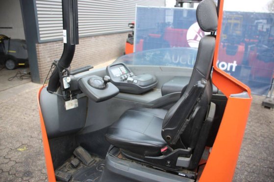 Toyota Electric Reach Truck 2 image 12