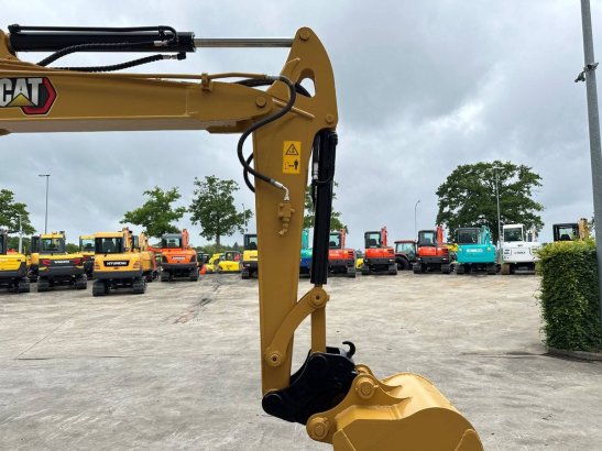 Midi excavator Caterpillar 305.5E2 Diesel 2018 305.5E2 2018 2 image 12