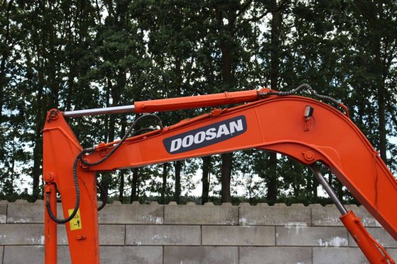 Doosan DH55-V Crawler Excavator Diesel 40kW 2010 Doosan DH55-V 2010 2 Crawler Excavators image 12
