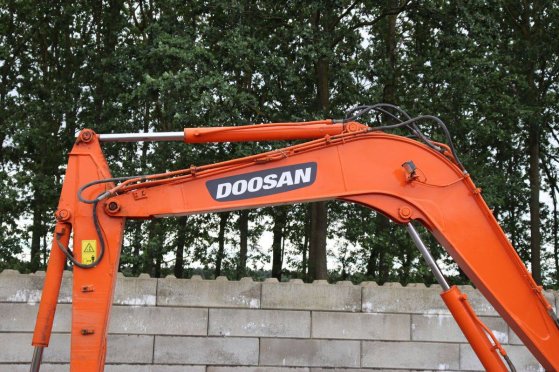 Doosan DH55-V Crawler Excavator Diesel 40kW 2010 Doosan DH55-V 2010 2 Crawler Excavators image 12