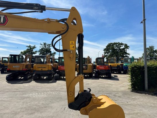Midi excavator Caterpillar 305.5E2 Diesel 2018 305.5E2 2018 2 Crawler Excavators image 12