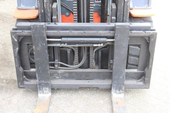 Toyota 8FBMT30 Electric Forklift 3000kg 2013 8FBMT30 2013 2 Forklift image 12