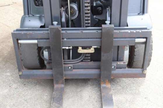 Fenwick-Linde E16 EVO Electric Forklift Fenwick-Linde E16 EVO 2 Forklift image 12