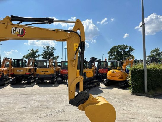 Midi excavator Caterpillar 305.5E2 Diesel 2018 305.5E2 2018 2 Crawler Excavators image 12