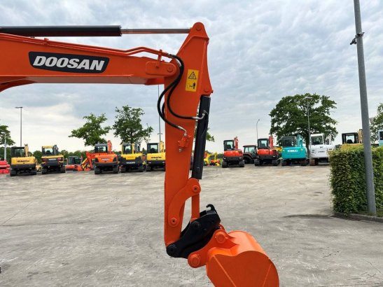 Doosan DX55-9CN Diesel Midi Excavator 2019 Doosan DX55-9CN 2019 2 Crawler Excavators image 13