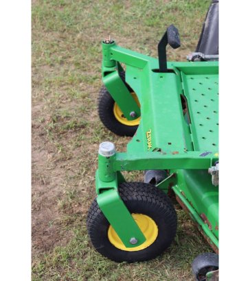 John Deere ZTRAK 717E Petrol Ride-on Mower 14.2kW John Deere ZTRAK 717E 2 image 12