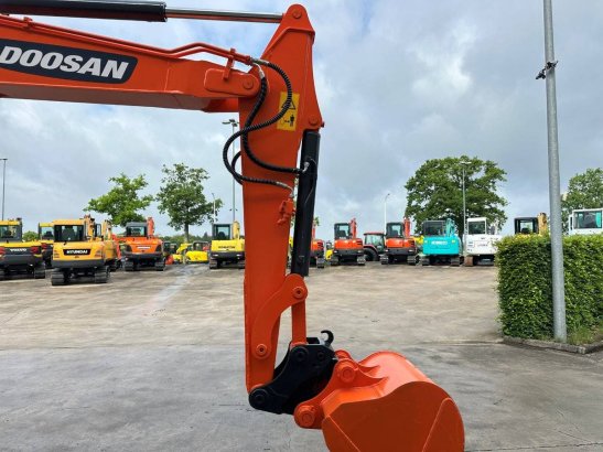 Doosan DX55-9CN Diesel Midi Excavator 2019 Doosan DX55-9CN 2019 2 Crawler Excavators image 27