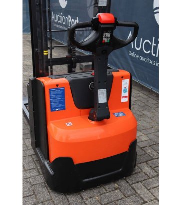 Stacker BT SWE140L Electric 1400kg 2.65m 2015 BT SWE140L 2015 2 image 12