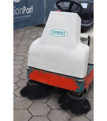 Tennant 6100 Electric Sweeper 2017 TENNANT 6100 2017 2 image 12