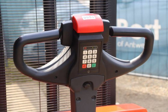 Stacker Toyo SWE120 Electric 1200kg 2.9m 2017 Toyo SWE120 2017 2 image 12