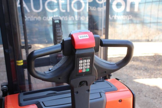 Stacker BT SWE140L Electric 1400kg 2.65m 2015 BT SWE140L 2015 2 image 12