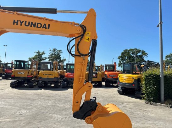Midi excavator Hyundai R60VS Diesel 2017 R60VS 2017 2 Crawler Excavators image 12