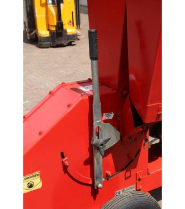 Caravaggi Petrol Wood Chipper Caravaggi 2 image 12