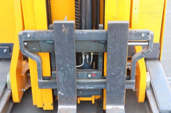 Jungheinrich ETV 114 Electric Reach Truck 1400kg 8.72m 2011 ETV 114 2011 2 image 12