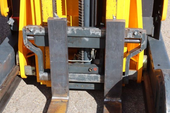 Jungheinrich Reach Truck ETVC 16 Electric 1600kg 5.6m 2006 ETVC 16 2006 2 image 12