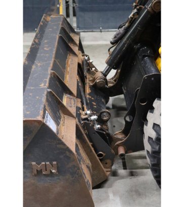 Skid steer loader JCB Robot 155 (T4) BW2 Diesel 2015 Robot 155 (T4) BW2 2015 2 Wheel Loaders image 12