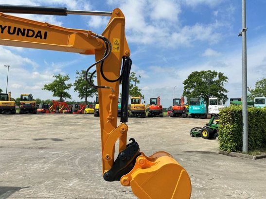 Hyundai HX55 Diesel Crawler Excavator 2019 HX55 2019 2 Crawler Excavators image 12