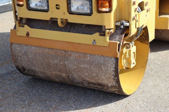 Tandem vibratory roller Caterpillar CB1.7 Diesel 18.4kW 2018 CB1.7 2018 2 image 12