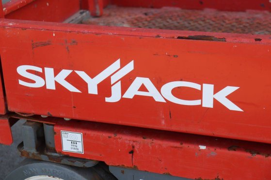 Skyjack SJ16 Electric Mast Lift 227kg 5.6m 2016 Skyjack SJ16 2016 2 image 12