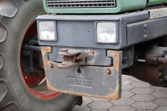 Tractor Fendt Favorit 612 LSA E Diesel 99kW 1984 Fendt Favorit 612 LSA E 1984 2 Tractor Units image 12