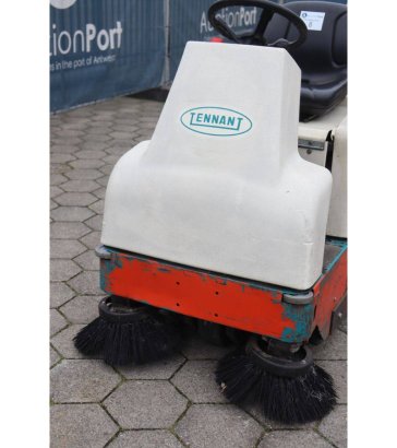 Tennant 6100 Electric Sweeper 2017 TENNANT 6100 2017 2 image 12