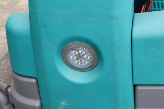 Tennant T16 Electric Scrubber 3.9kW 2013 TENNANT T16 2013 2 image 12
