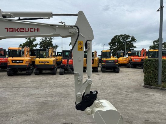 Midi excavator Takeuchi TB135 Diesel 2012 TB135 2012 2 Crawler Excavators image 12