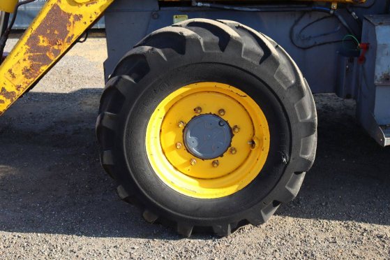 MF 860 Diesel backhoe loader MF 860 2004 2 image 12