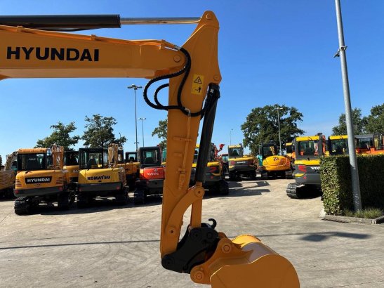 Midi excavator Hyundai R60VS Diesel 2017 R60VS 2017 2 Crawler Excavators image 12