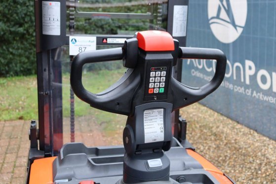 Toyota SPE200DN Electric Stacker 2000kg 2.1m 2018 SPE200DN 2018 2 image 12