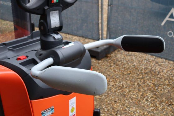 Toyota SPE200DN Electric Stacker 2000kg 2.1m 2020 SPE200DN 2020 2 image 27