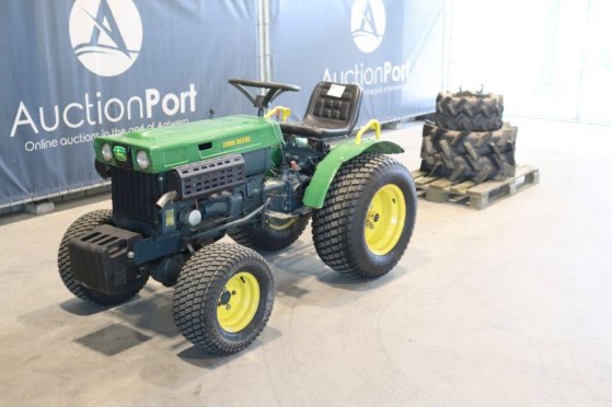 Compact John Deere B7000 Diesel Tractor with Extra Wheels John Deere B7000 2 image 13