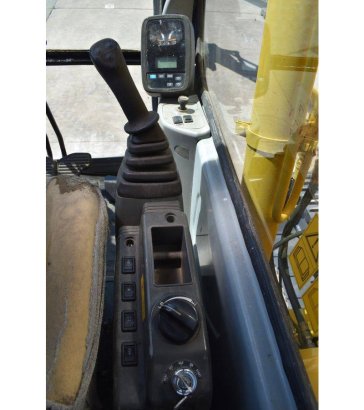 Kobelco E135SR Diesel Crawler Excavator E135SR 2 Crawler Excavators image 13