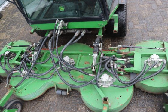 John Deere 1505 Diesel Ride-on Mower 2008 John Deere 1505 2008 2 image 13