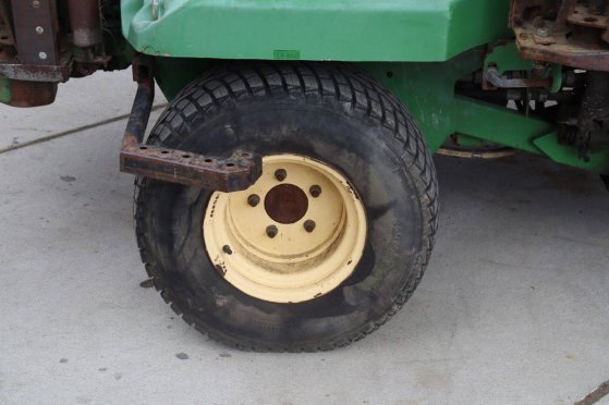 John Deere 1905 Diesel Tractor 2009 with Mowers John Deere 1905 2009 2 image 13