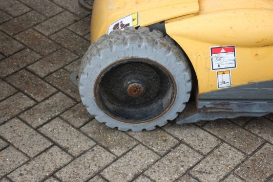 Haulotte Star 10 Electric Mast Lift 200kg 10m 2012 Haulotte Star 10 2012 2 image 13