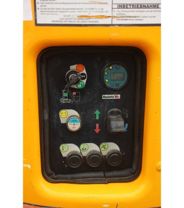 Haulotte Star 10 Electric Mast Lift 200kg 10m 2011 Haulotte Star 10 2011 2 image 13