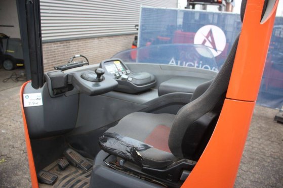 Toyota RRE180 Electric Reach Truck 1800kg 2017 RRE180 2017 2 image 13