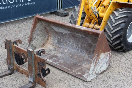 Articulated loader Giant V451T Diesel 33kW 2002 Giant V451T 2002 2 Wheel Loaders image 13