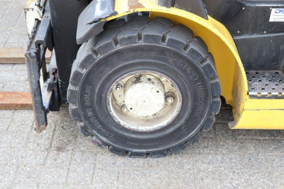 Forklift Yale GLP25VX F2170 LPG 2490kg 2011 GLP25VX F2170 2011 2 Forklift image 13