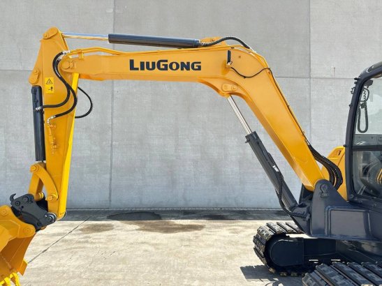 Midi excavator LiuGong CLG906E Diesel 2021 LIUGONG CLG906E 2021 2 Crawler Excavators image 13
