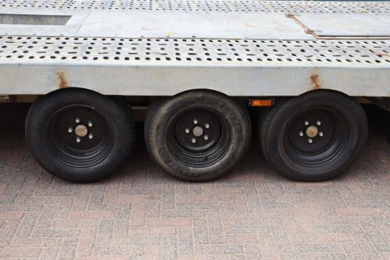 Machine transporter Veldhuizen Baveco P26-1 6500kg 1997 (Margin) VELDHUIZEN Baveco P26-1 1997 2 Flatbed open trailers imag...