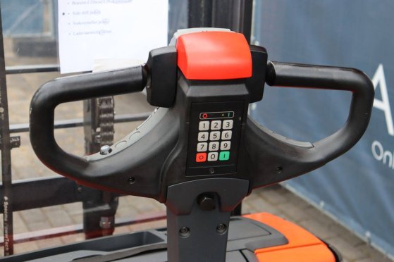 Stacker BT SWE140L Electric 1400kg 2.65m 2015 BT SWE140L 2015 2 image 13