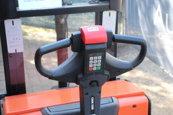 Toyota SWE200D Electric Stacker 2000kg 2.1m 2021 SWE200D 2021 2 image 13