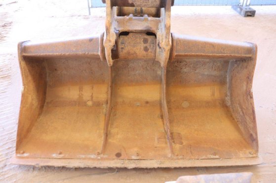 Crawler excavator Hyundai Robex 210LC-9 Diesel 193kW 2013 Robex 210LC-9 2013 2 Crawler Excavators image 13