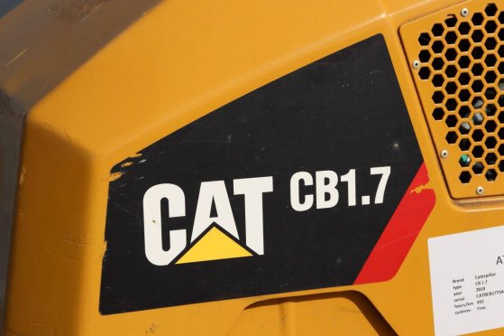 Tandem vibratory roller Caterpillar CB1.7 Diesel 18.4kW 2018 CB1.7 2018 2 image 13
